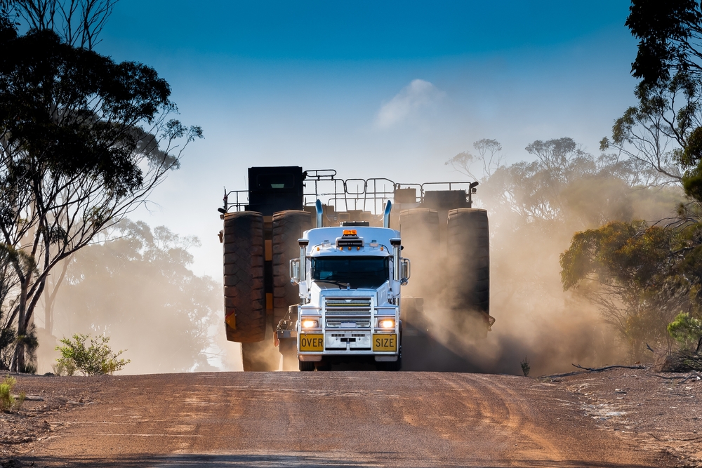 Oversize,Truck,Hauling,A,Dump,Truck,In,The,Australian,Outback