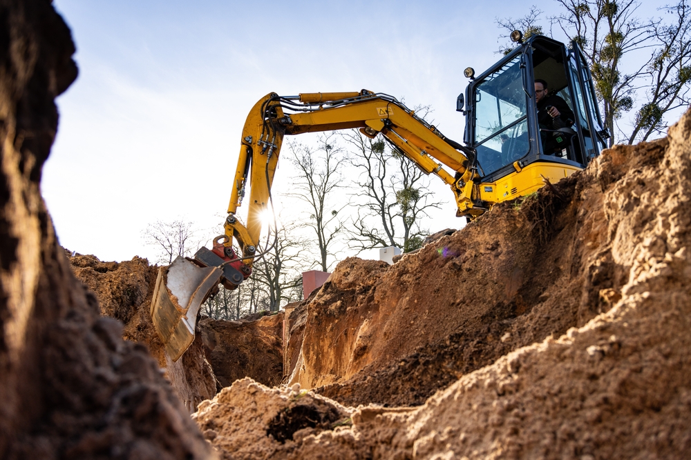 Excavator,Digging,A,Hole,Into,The,Ground